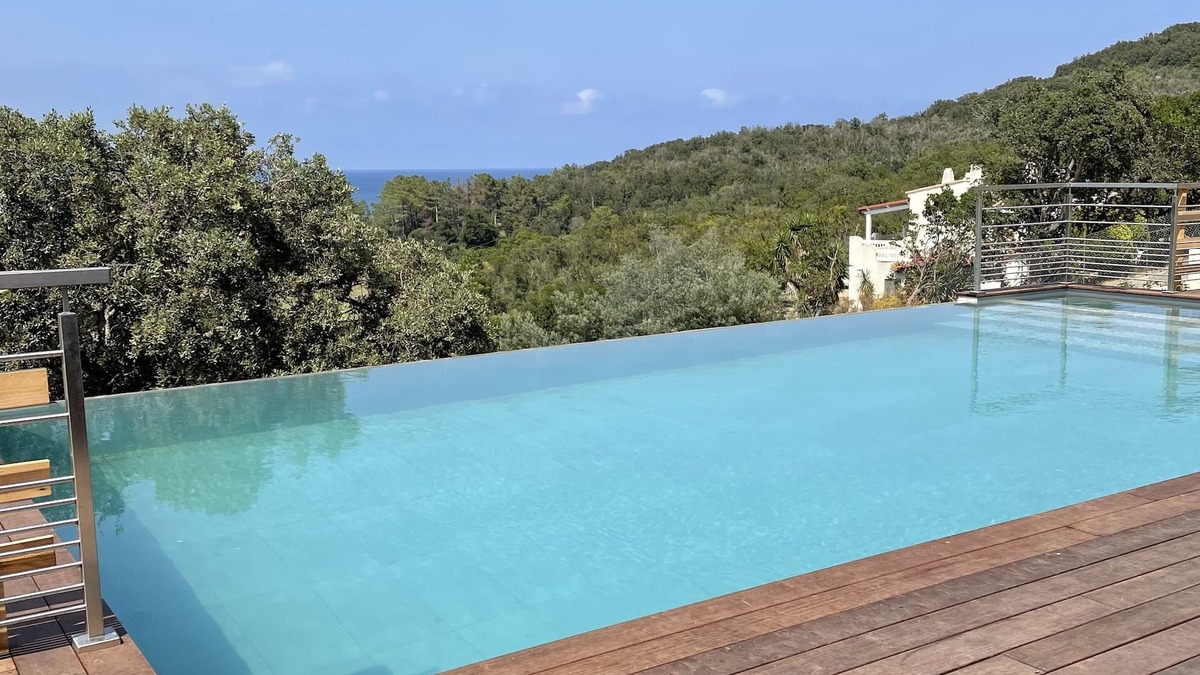 Favone Villa | New villa with large heated pool and sea view