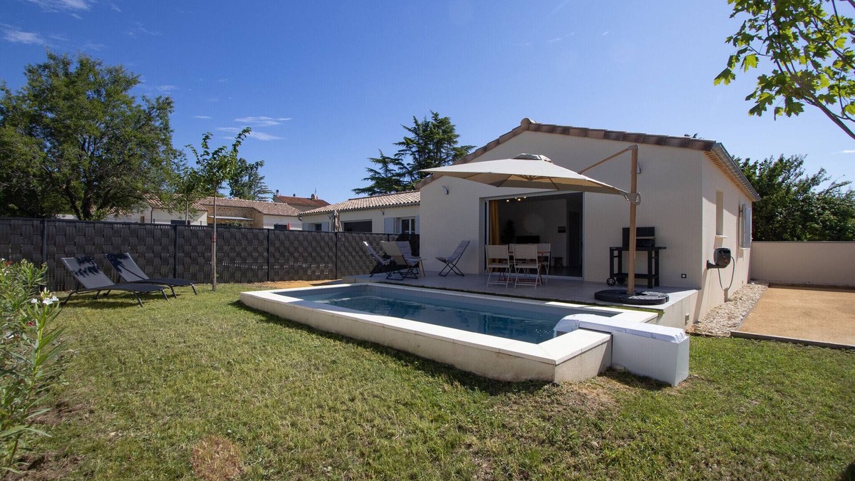 Suze-la-Rousse Villa | New villa with private pool in the heart of the village - sleeps 4