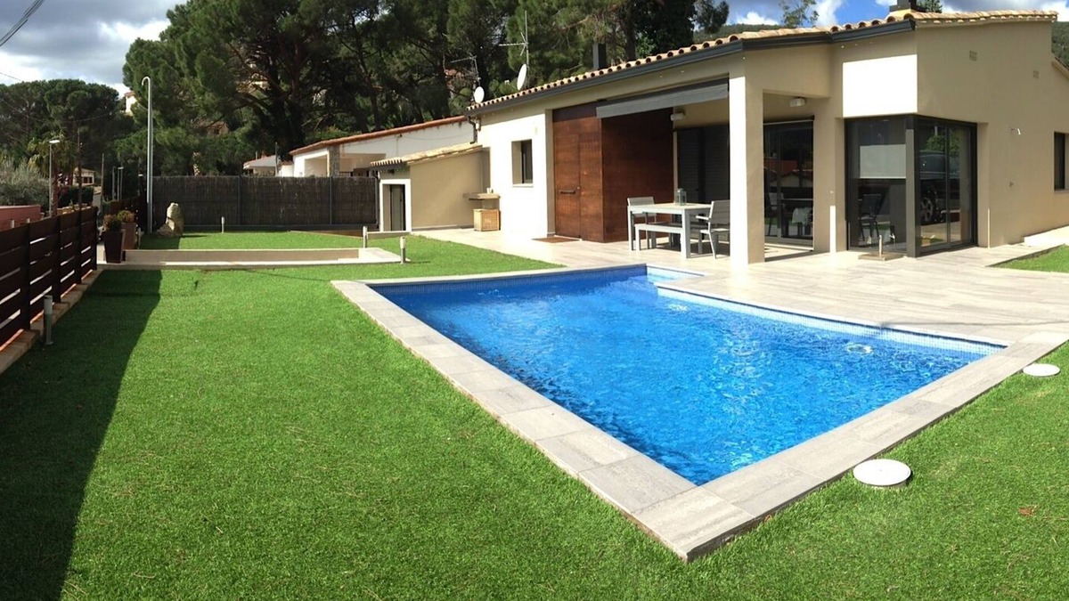 Calonge Villa | New villa with swimming pool in the Costa Brava. Now with WiFi!