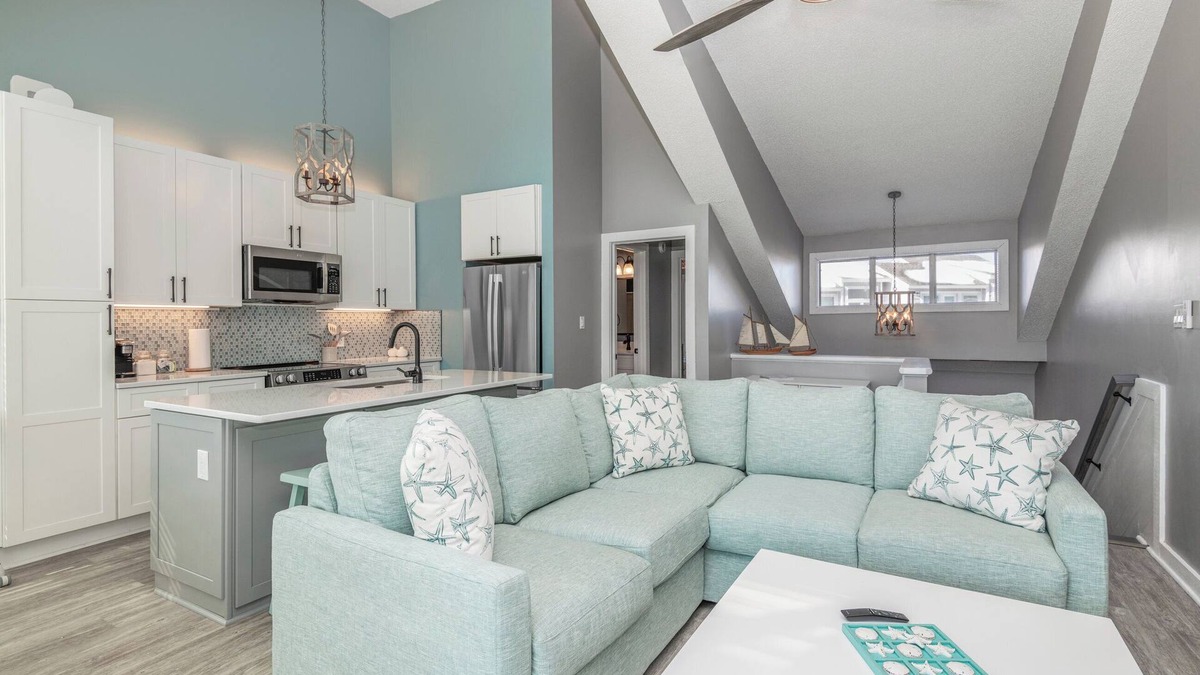 Ocean Sands House | *NEW* Walk to beach, Dogs OK, Comm Pool, 3br condo