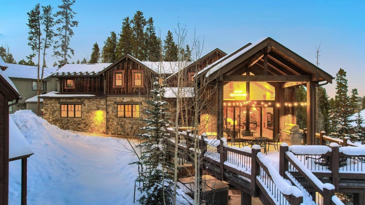 Warrior's Mark West House | NEW Wandering Moose on Peak 10, Epic Views, Hot Tub, LOCATION!