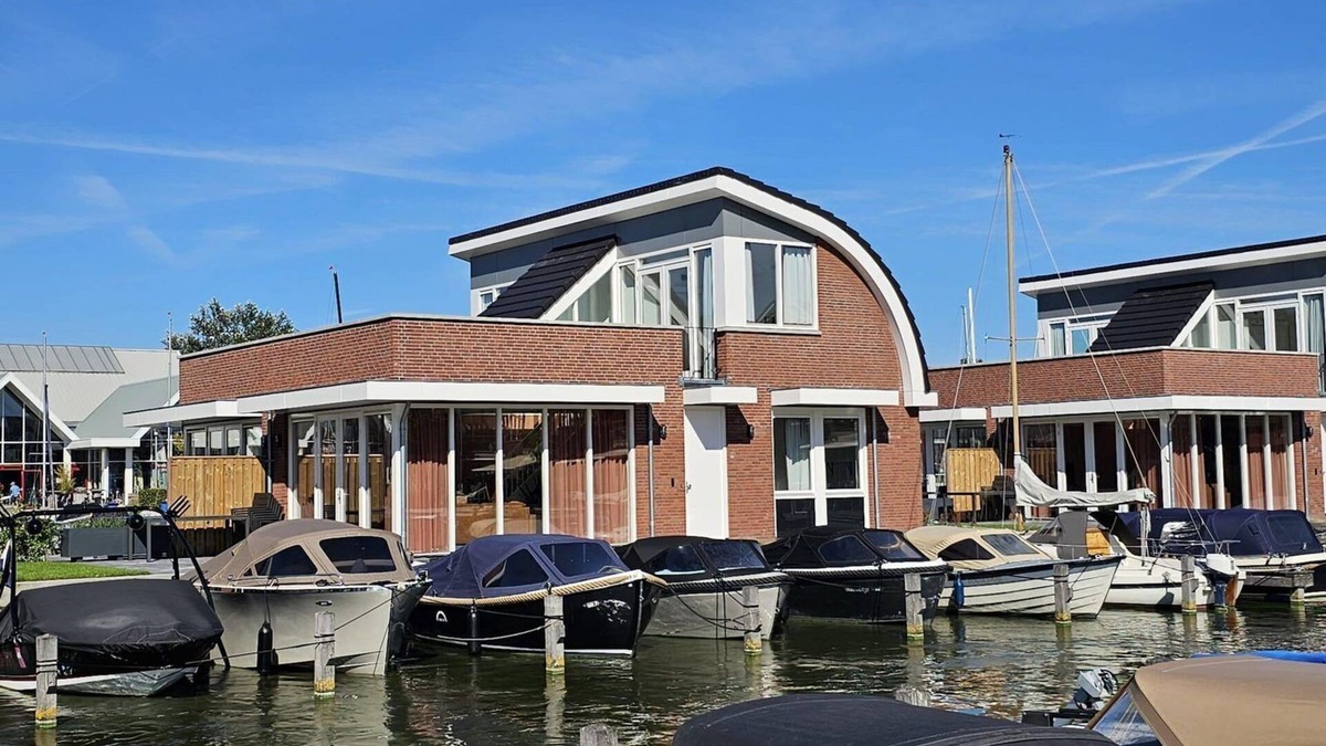 Municipality of Uitgeest House | New water villa, located in the marina of Uitgeest