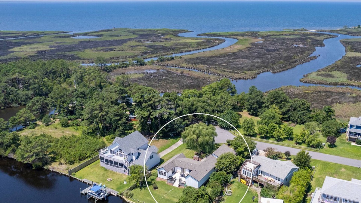 Kitty Hawk House | 🌟New Waterfront Listing🌟New Dock, Furnishings, Renovated, Fenced Yard, Dogs ✔️