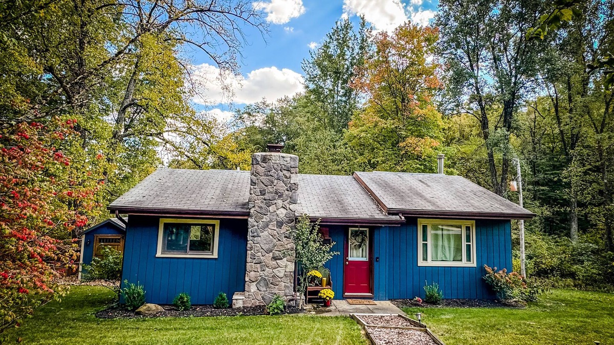 Rockbridge Cabin | —NEW—Woodsy Cottage. Easy access from Rt33 in the Hocking Hills Region