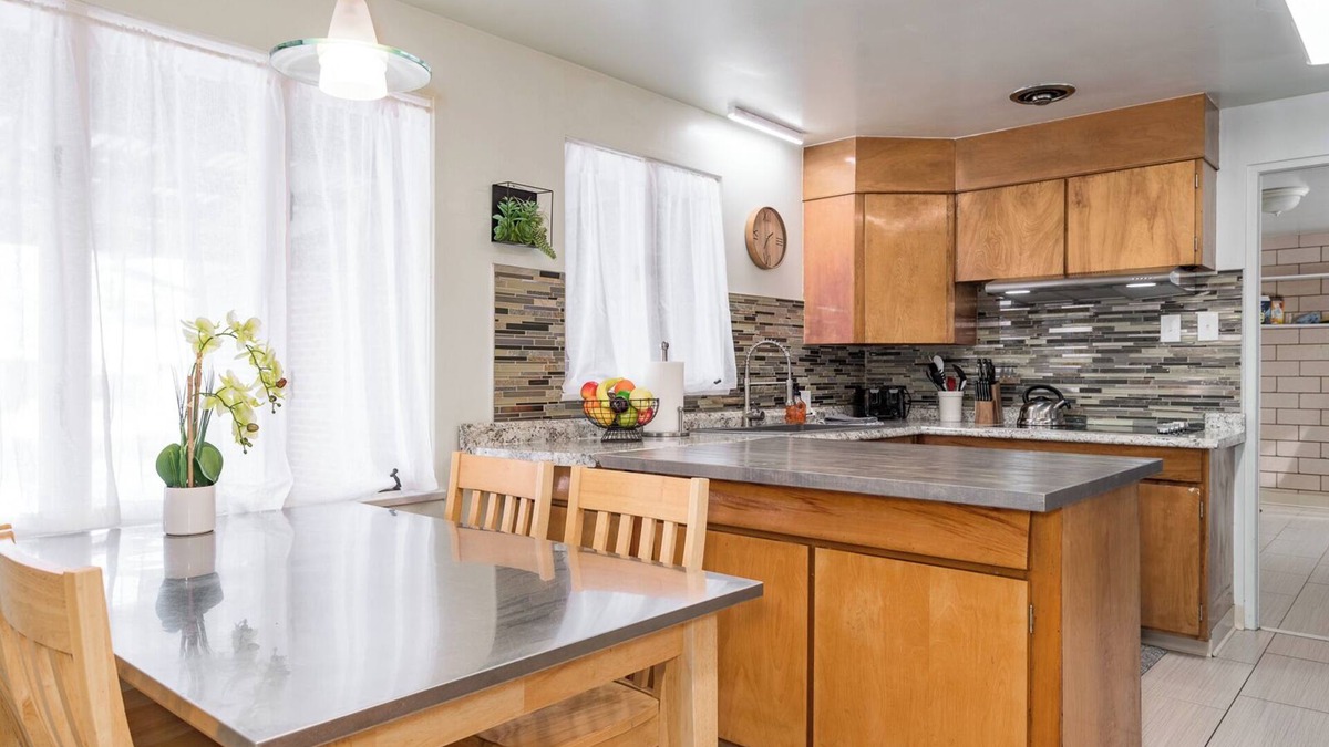 Barths House | New year discount! Close to i70. Fireplace & grill.