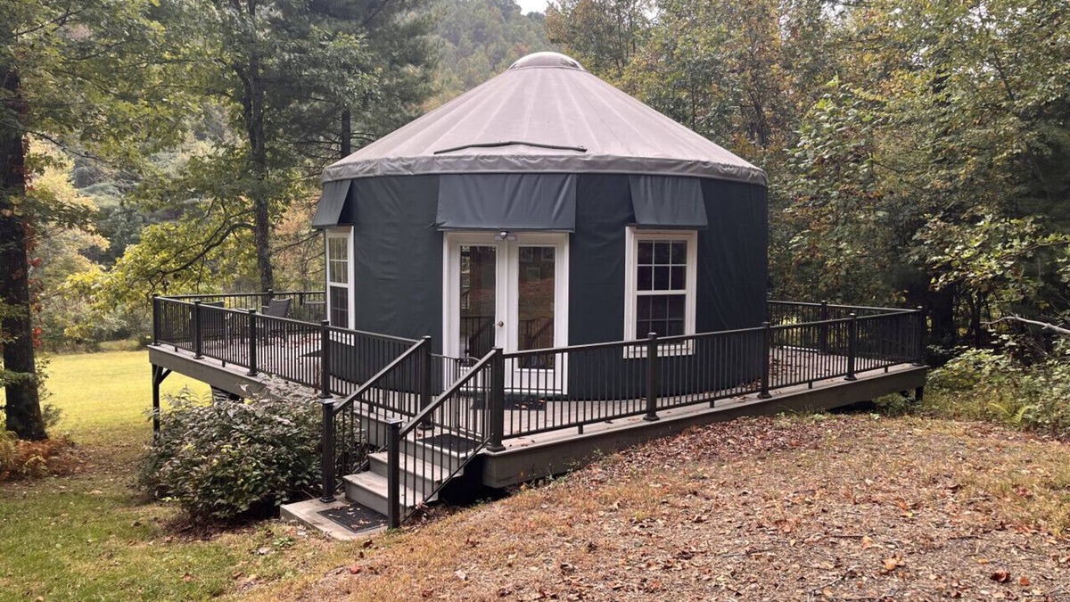 Floyd Cabin | New! YURTime by Buffalo Mountain Getaway