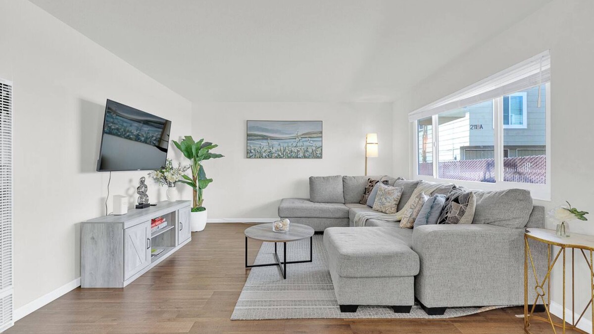 Central Berkeley Apartment | New2BR! Comfy Apt, Walk to UC Berkeley & Downtown with workspace, wifi & parking