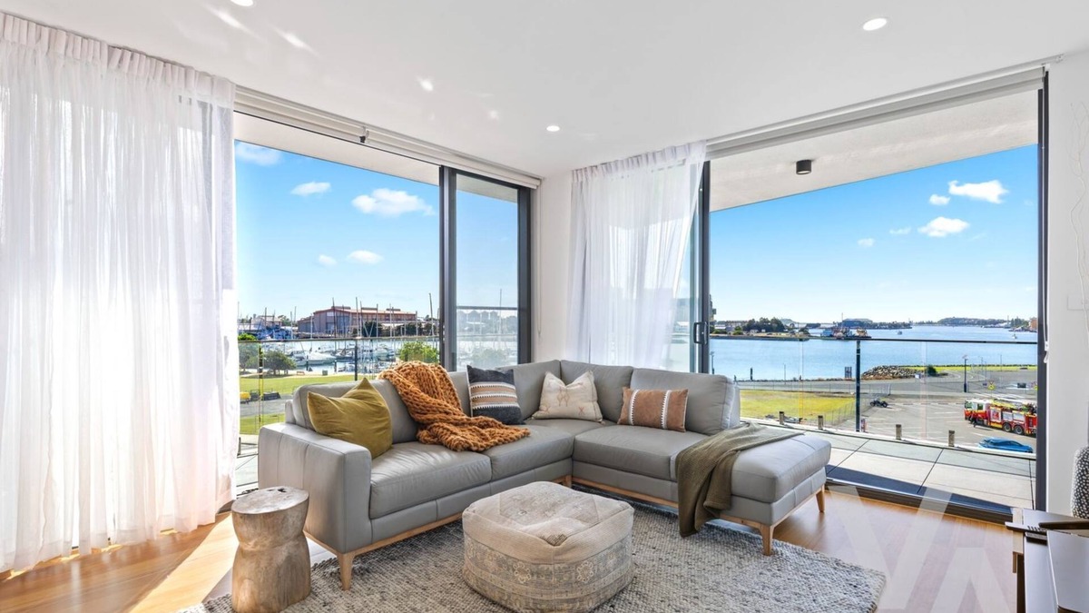 Wickham Apartment | Newcastle Harbour View Apartment, 2 Bed, 2 Bath, Free Parking