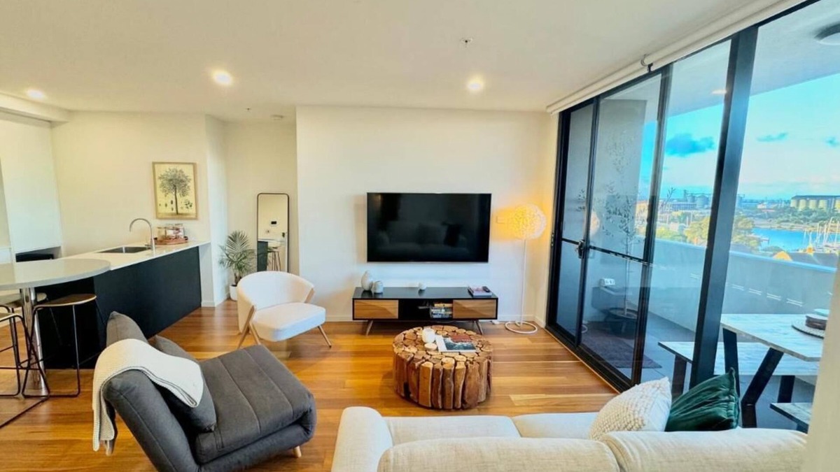 Wickham Apartment | Newcastle Harbour View, 2 Bed, 2 Bath, Free Parking