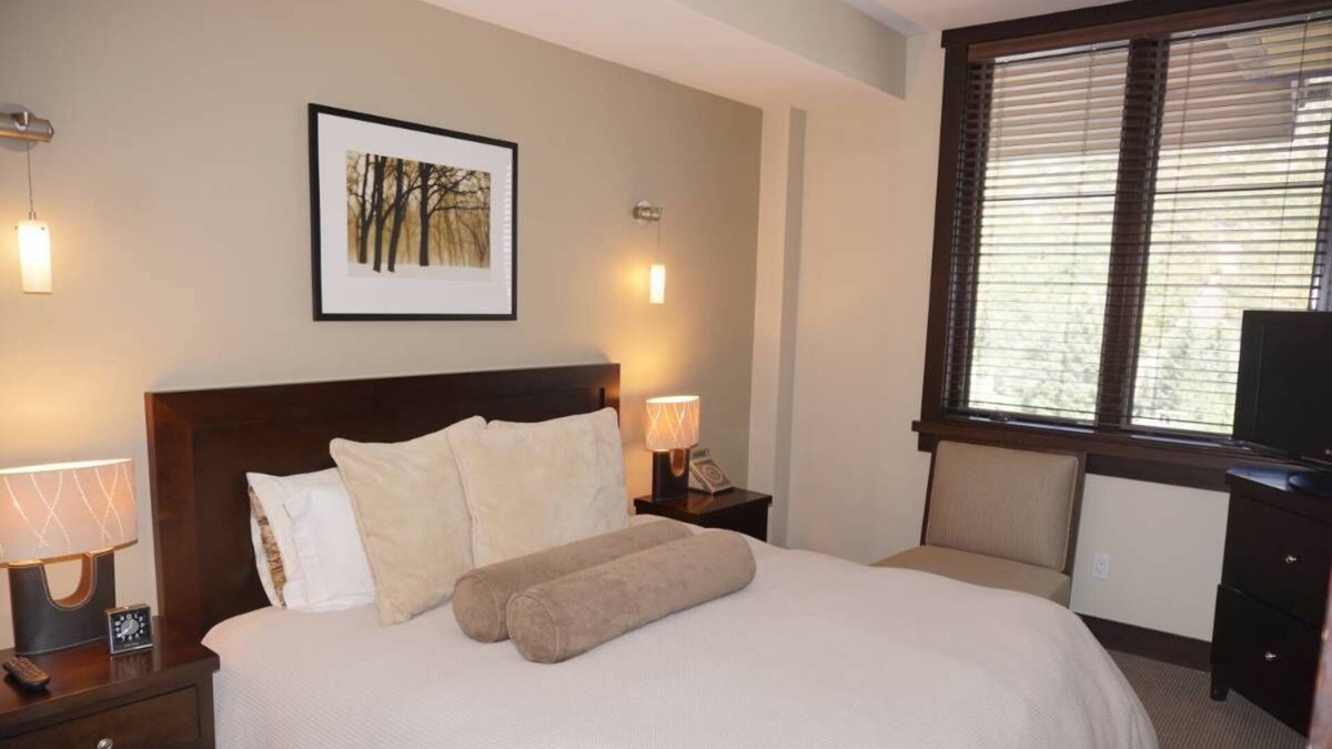 Snowmass Village Condo | Newer Base Village (Hayden Lodge) 2 bedroom condo with Valley Views! (203057)
