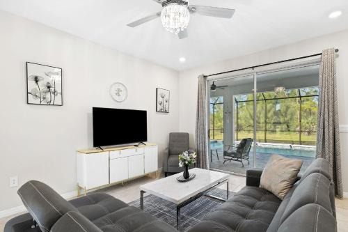 South Gulf Cove House | Newer Built-Close to the Beach