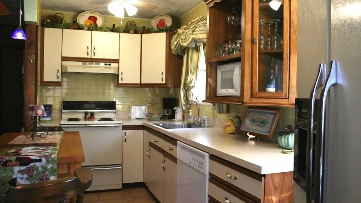 Oyster Harbor Cottage | 'Newer Cottage Incredibly and Comfortably Furnished.'