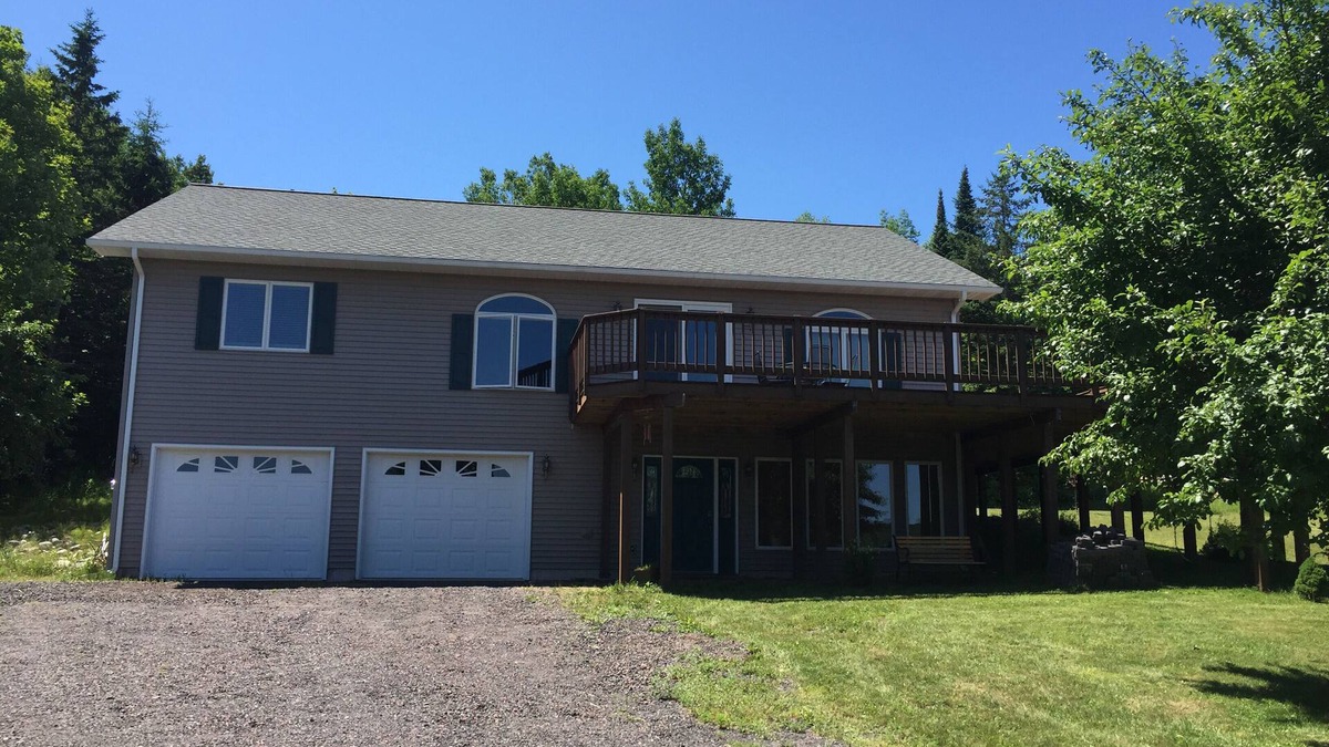 Houghton House | Newer home-4 Seasons-Canal Views-Fireplace-Huge Deck-Great Location in Houghton