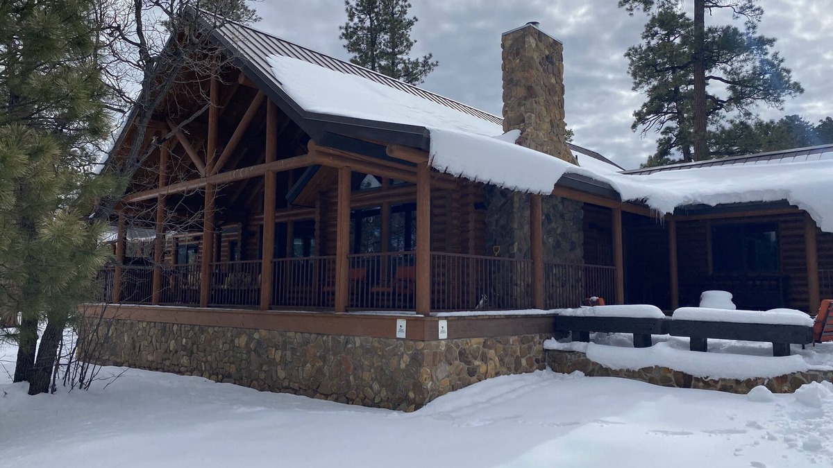 Happy Jack Cabin | NEWER, LUXURY, Solid LOG CABIN on Secluded 10 ACRES in Northern AZ