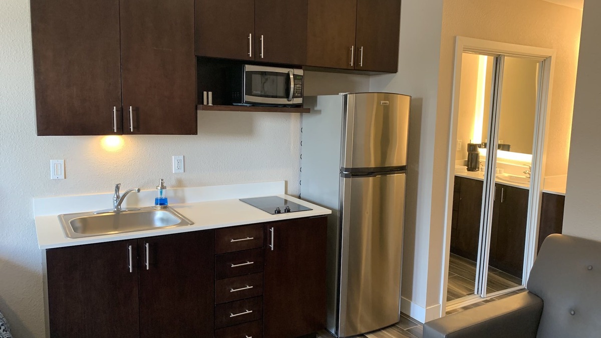 Mission Hills Hotel | Newer private Studio in a great location
