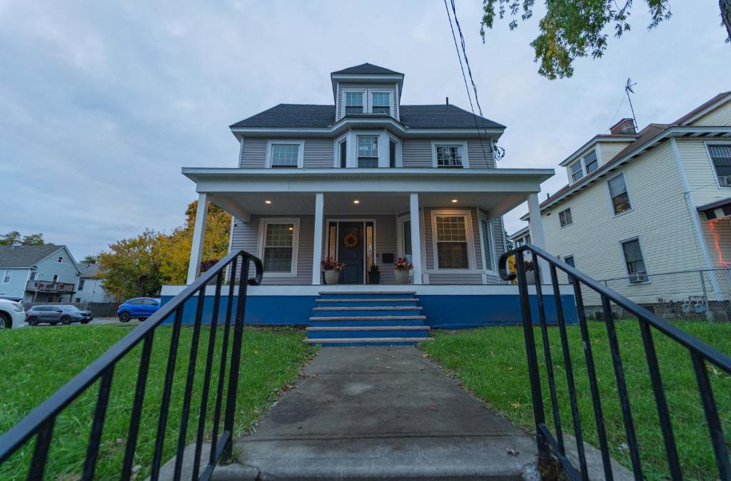 Schenectady Apartment | Newly 5 Star 3 Beds 1 Bath ideal Short term rental