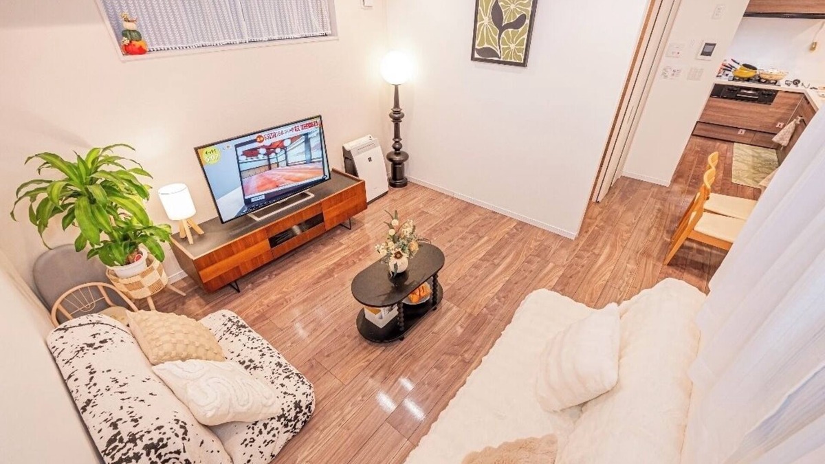 Bunkyo House | Newly built 82 sq.m. 2ldk with garage located 4 min. from Kaminakazato station, Japanese style bedroom with large living room, 1 min. from 24-hour convenience store, direct access to Ueno 8 min.