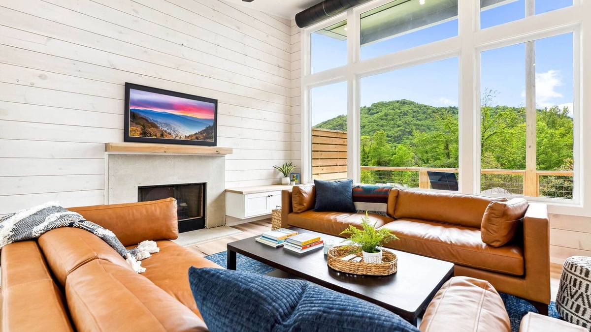 Clayton House | ⛰️ Newly Built Alpine Cabin 2023 - Mountain Views + Walk To Town - Hot Tub