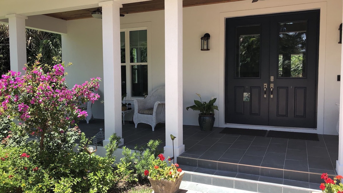 Hobe Sound House | Newly Built Florida Cottage Style Homen Private and welcoming close to beach!