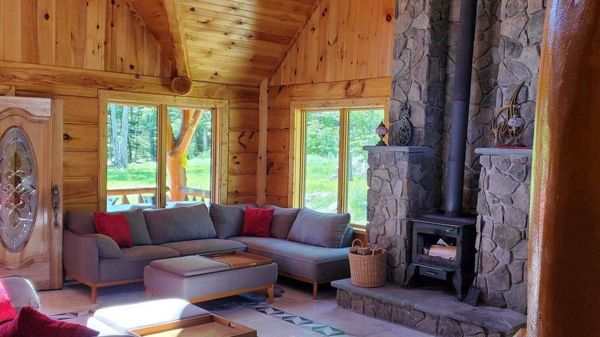 Monticello Cabin | Newly Built Handcrafted Cozy Log Home