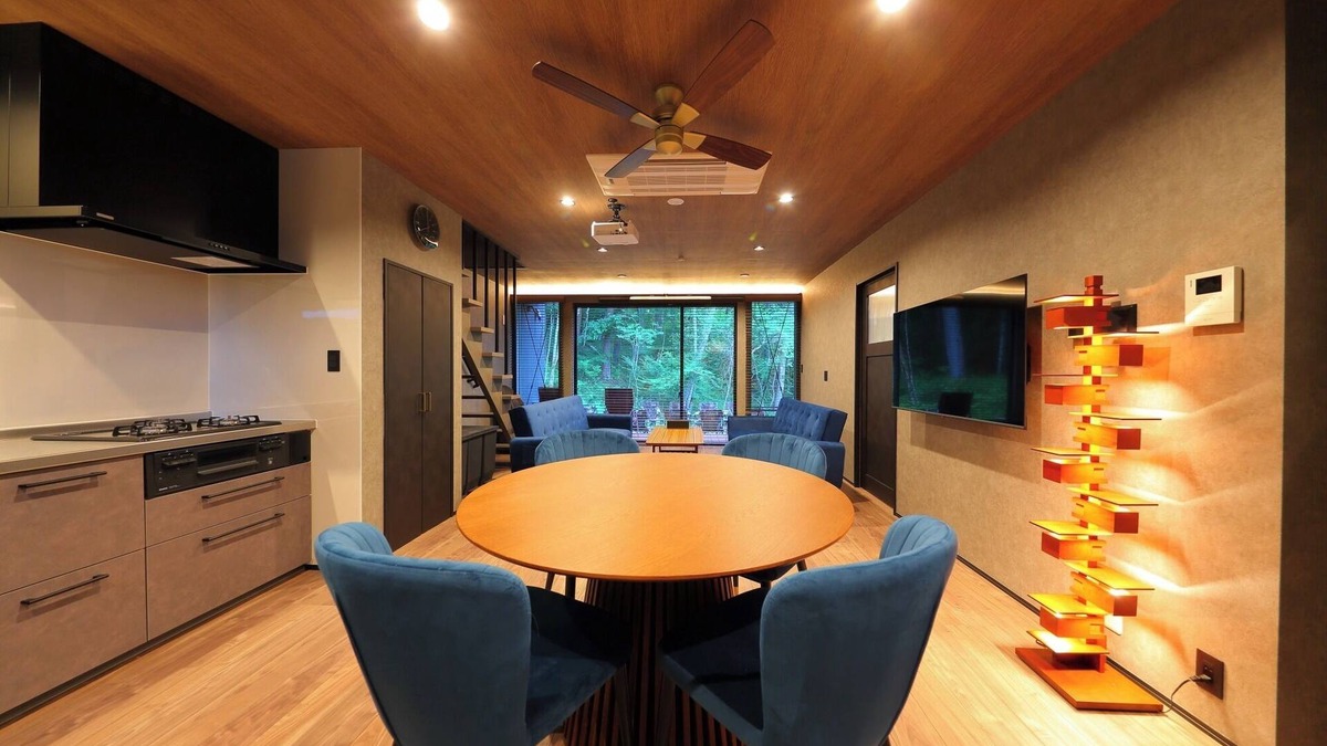 Fujikawaguchiko Hotel | Newly built in 2025 Luxury furniture and appliances included Luxury design villa in the forest BB/Minamitsurugun Yamanashi