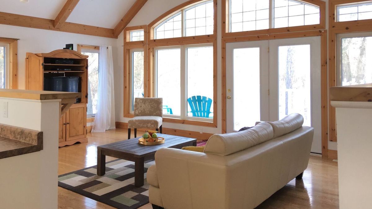 Grand Bend House | Newly built- Minutes from Beach and Pinery- Access to Outdoor Pool and Pinery
