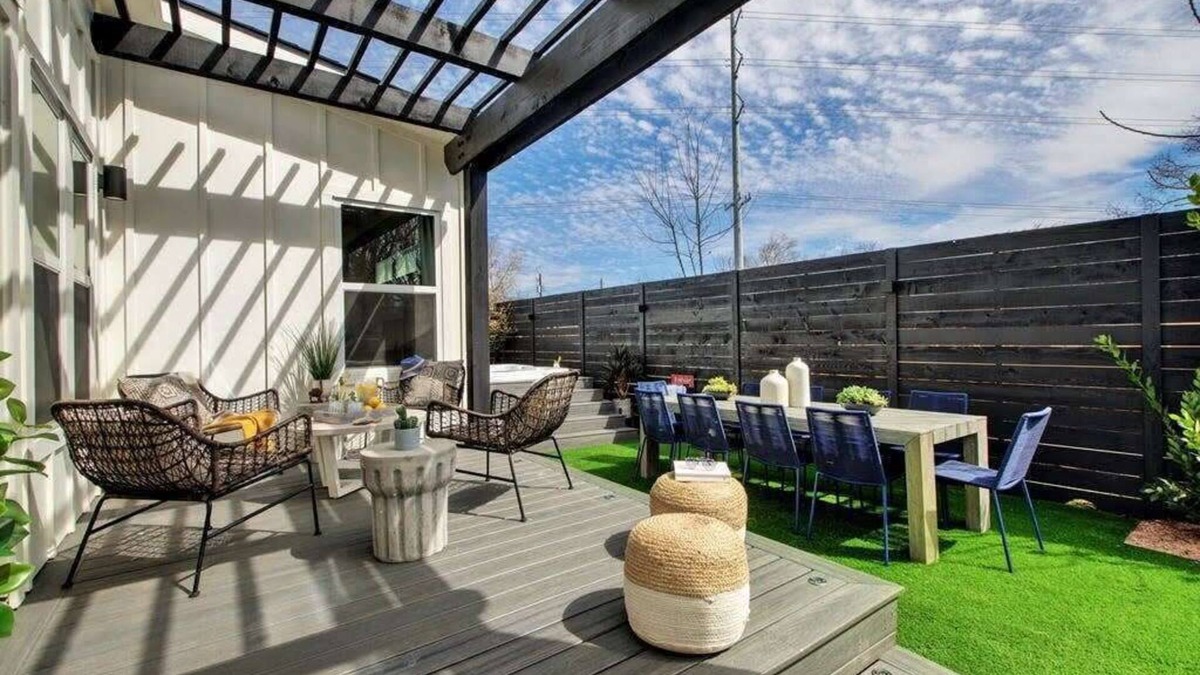 East MLK House | Newly Constructed Chic Home | Hot Tub