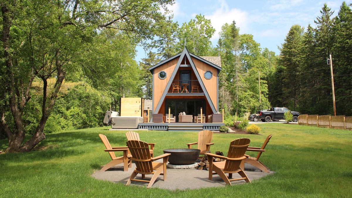 Belfast House | Newly Constructed - The Colby House is a stunning getaway in beautiful Belfast!