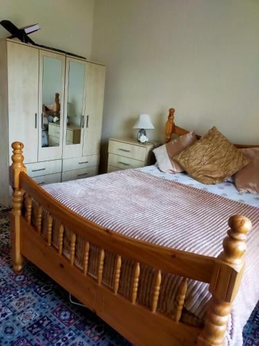 Bradford House | Newly Decorated Spacious room, Women only