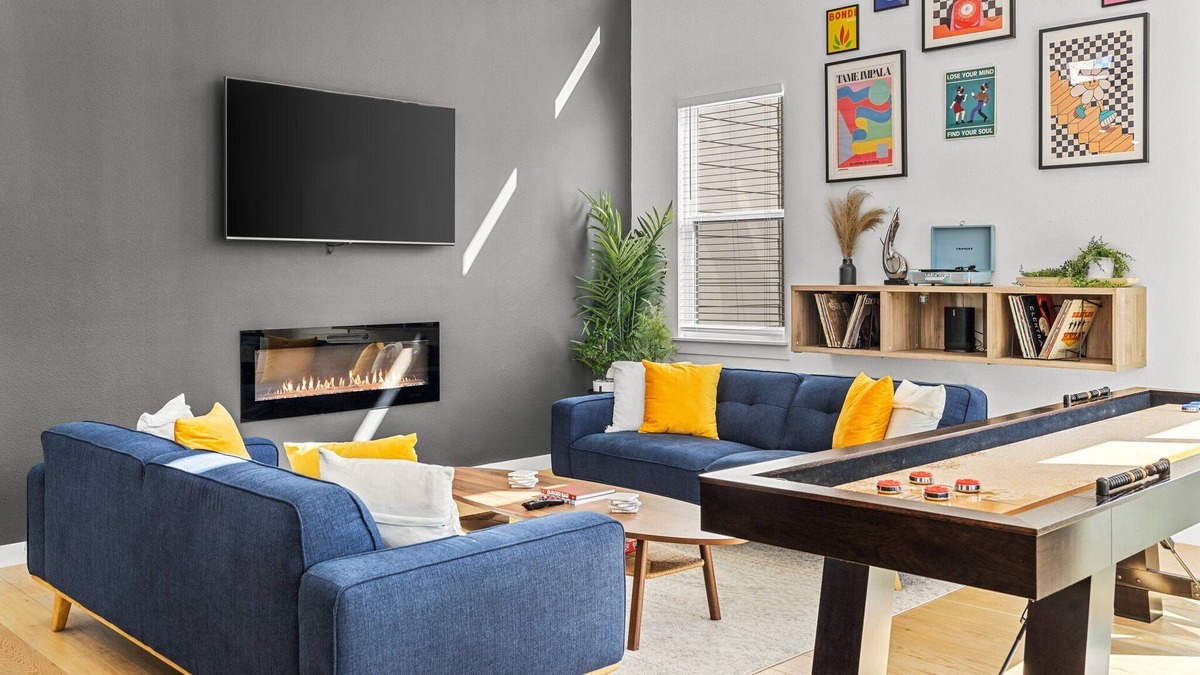 West Dallas House | Newly Designed Modern Home - BBQ, Fire pit & More