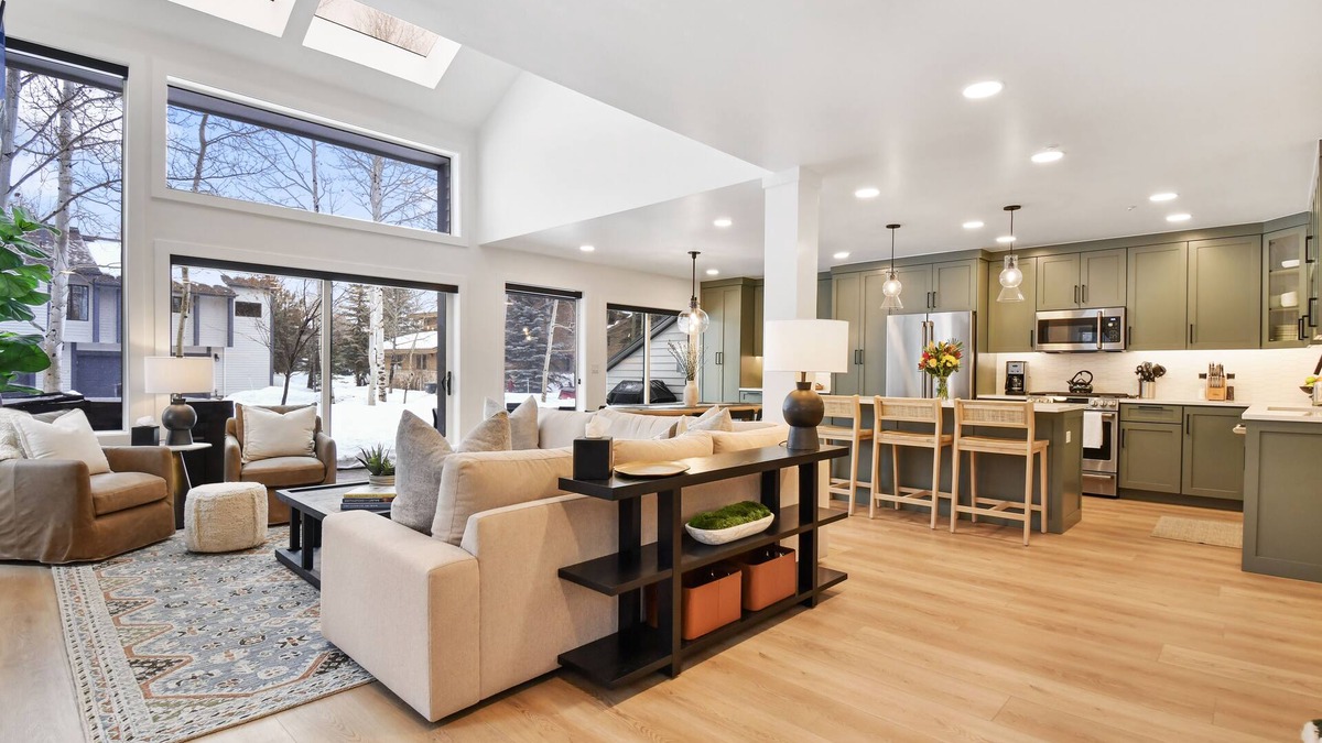 Deer Valley House | Newly & Fully Remodeled in 2024! Free Shuttle to DV! New Hot Tub Up to 25% Off!