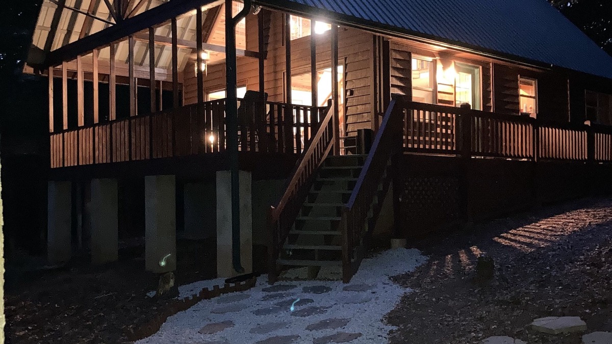 Gumlog Cabin | Newly furnished beautiful cabin with an access to Lake Hartwell