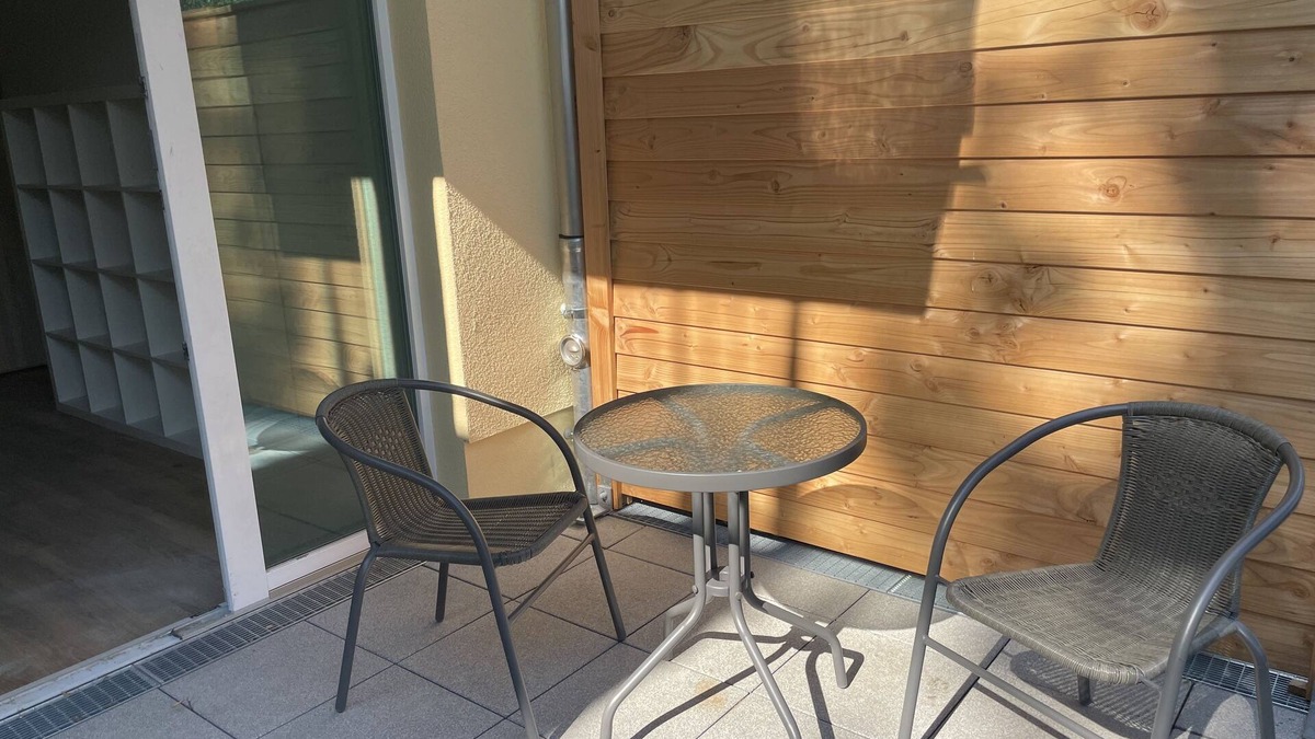 Hoppegarten Apartment | Newly furnished studio in close proximity to the city of Berlin.