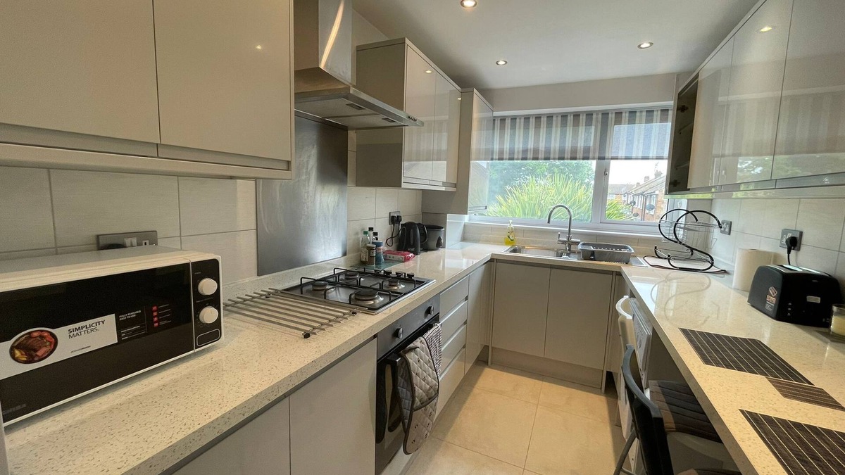 Redbridge Apartment | Newly Launched ✯ Stylish Flat ✯ Chigwell ✯ London✯