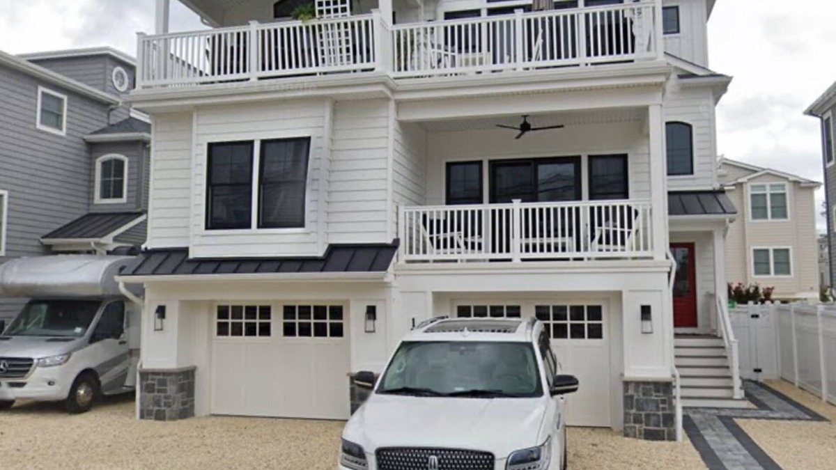 Holgate House | NEWLY LISTED: Villa Del Mundy: Holgate