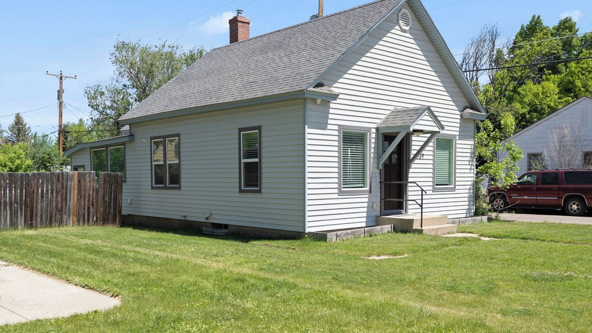 Sheridan House | Newly Re-Finished 2 bed, 1 bath close to downtown