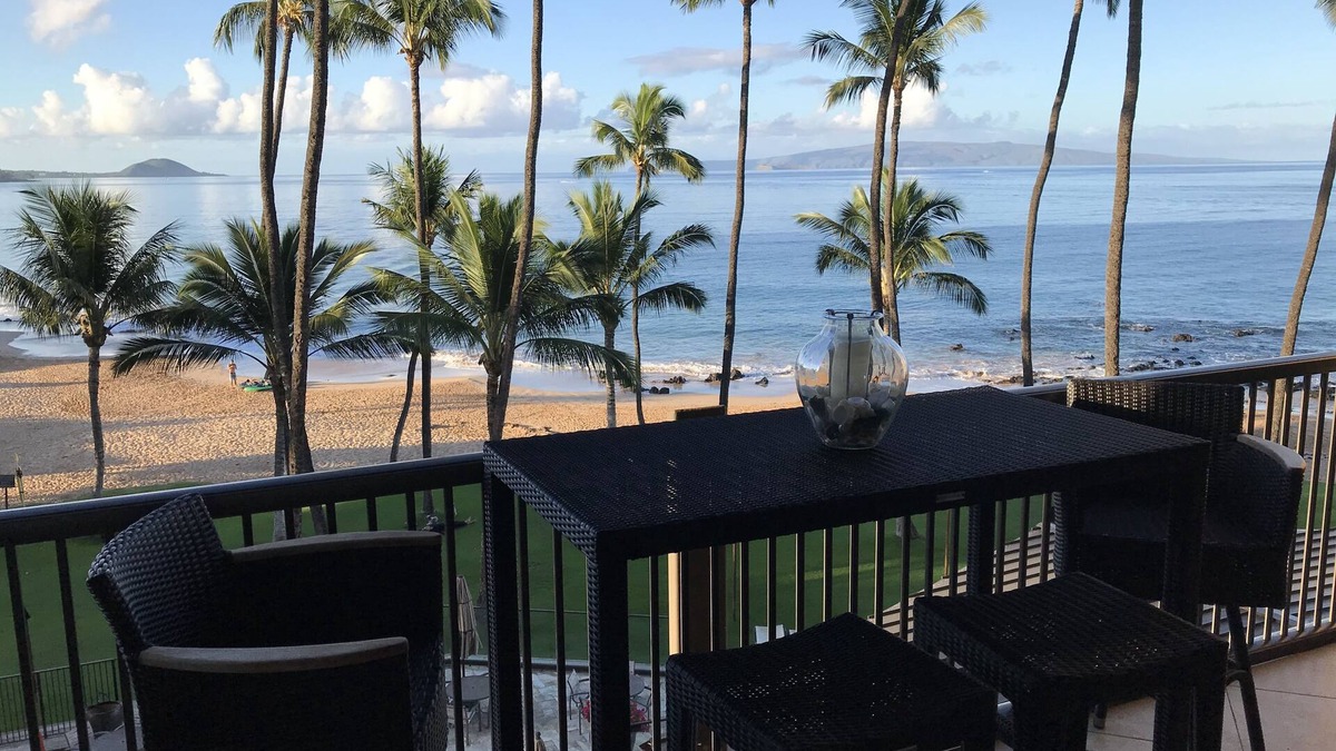 Kihei Condo | Newly Redecorated Ocean Front Condo