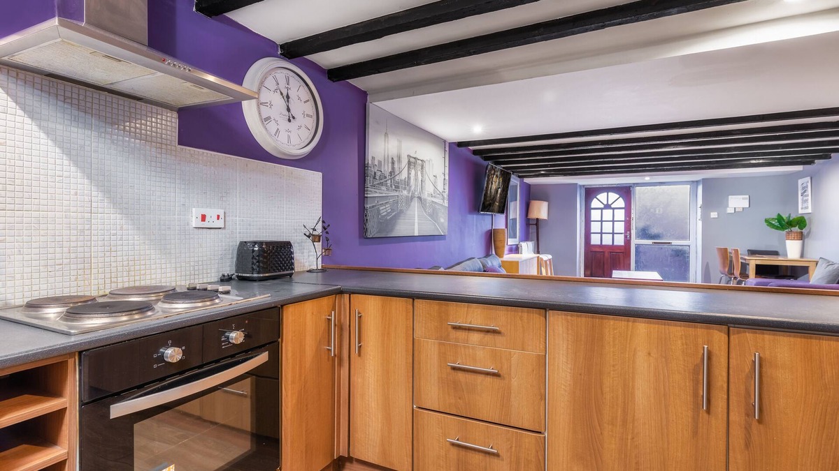 Heaton Apartment | Newly Refurbished Newcastle Apartment Sleeping 18 People Comfortably