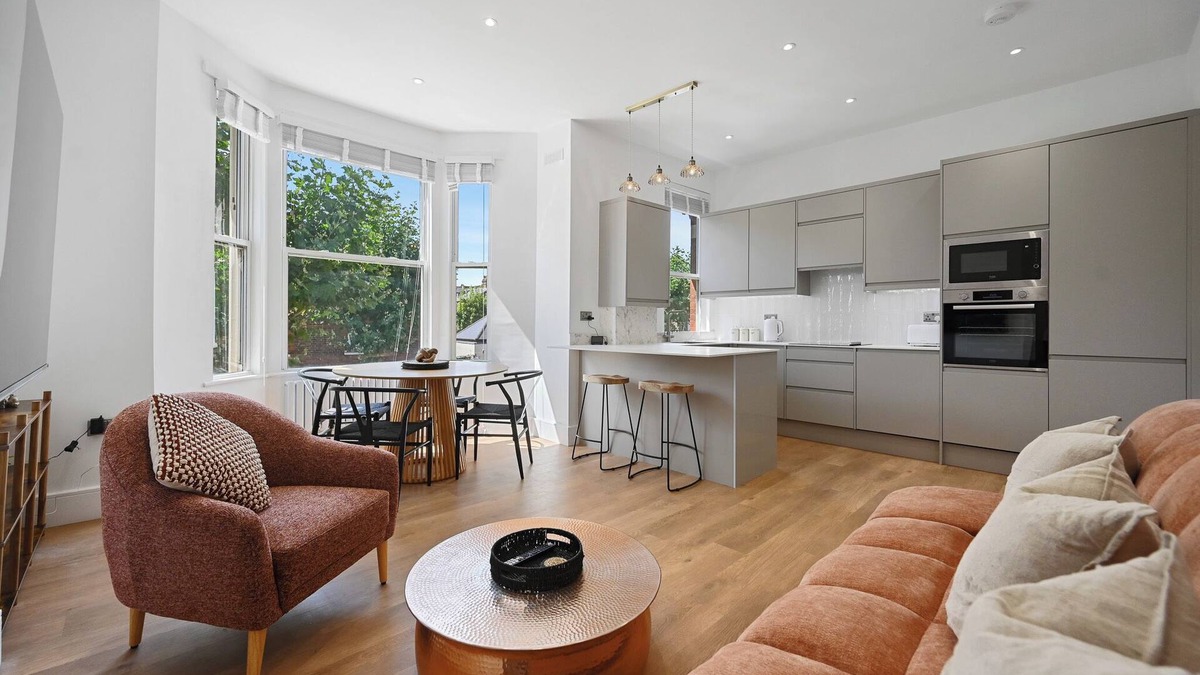 Harlesden House | Newly Refurbed 2 Bed Apartment 15 Minutes From West End