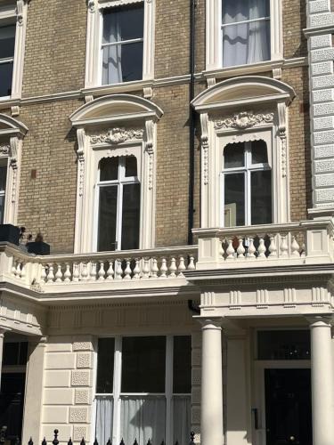 Pembridge Apartment | Newly refurbished- Awesome very central flat in famous Notting Hill with a balcony