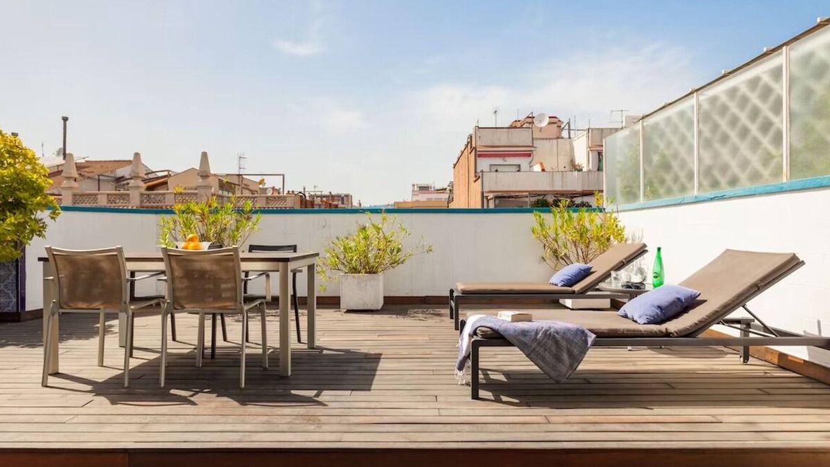 Sant Antoni Apartment | NEWLY REFURBISHED PENTHOUSE WITH TERRACE OF 130 m2 + 40 IN THE CENTER OF BARCELONA