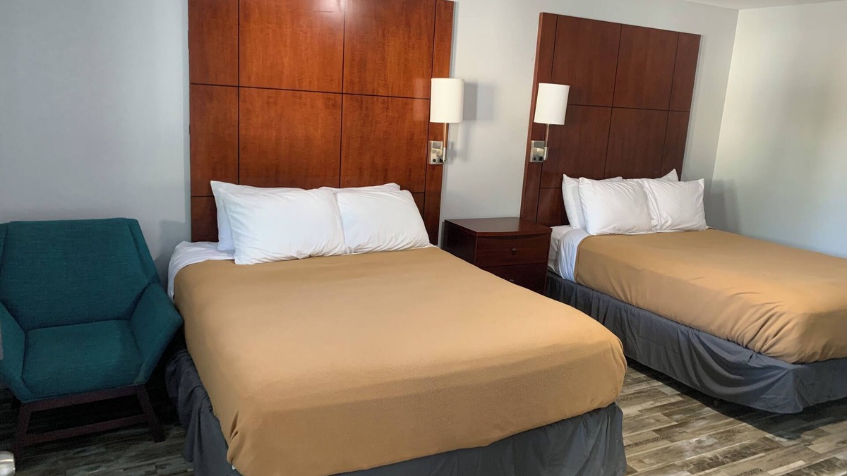 St. Marys Hotel | Newly remodeled 14-room hotel in charming St. Mary's .