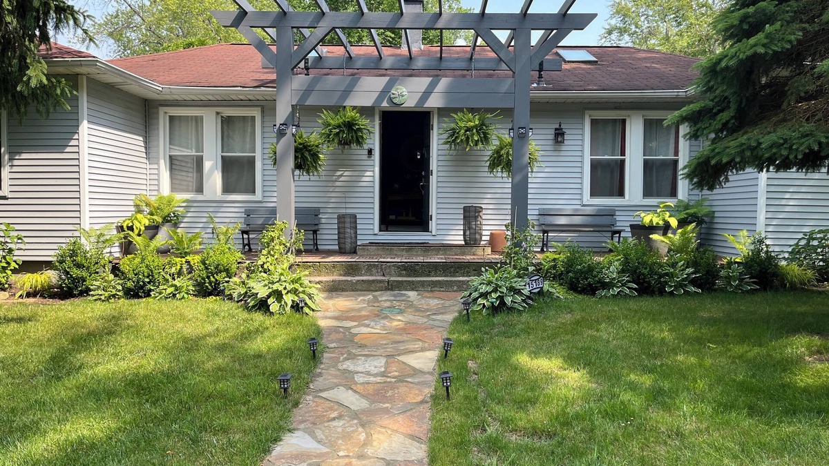 Lakeside Cottage | Newly Remodeled 2bd cottage