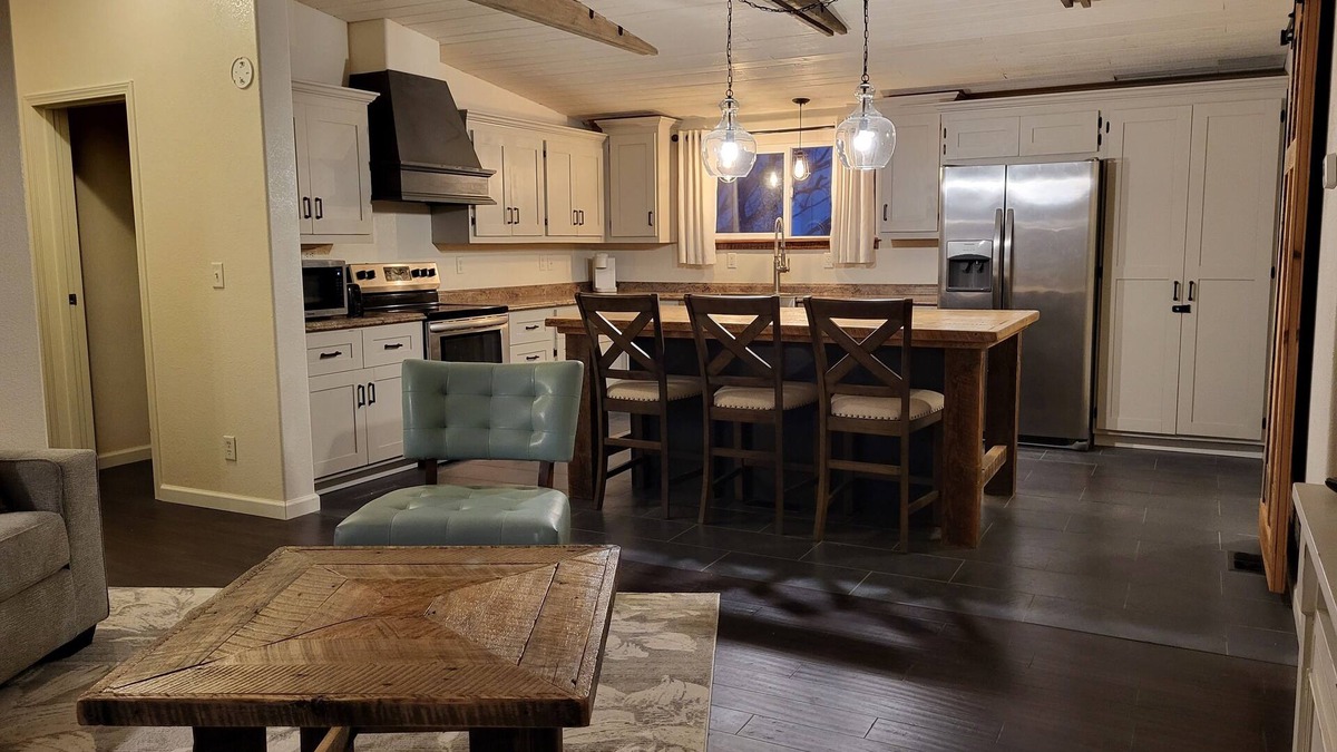 Asotin House | Newly Remodeled 3-bedroom house in Asotin with AC, WiFi. Enjoy your stay