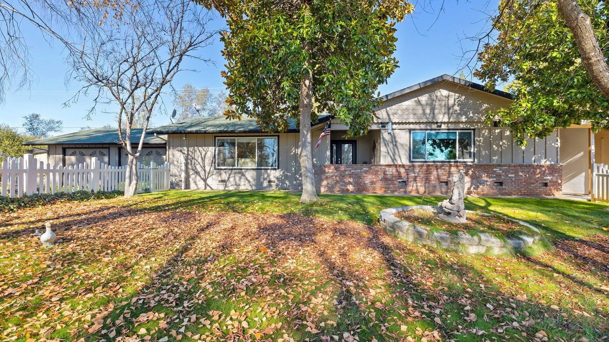 Sonora House | Newly remodeled 3 bedroom home with back yard and parking.