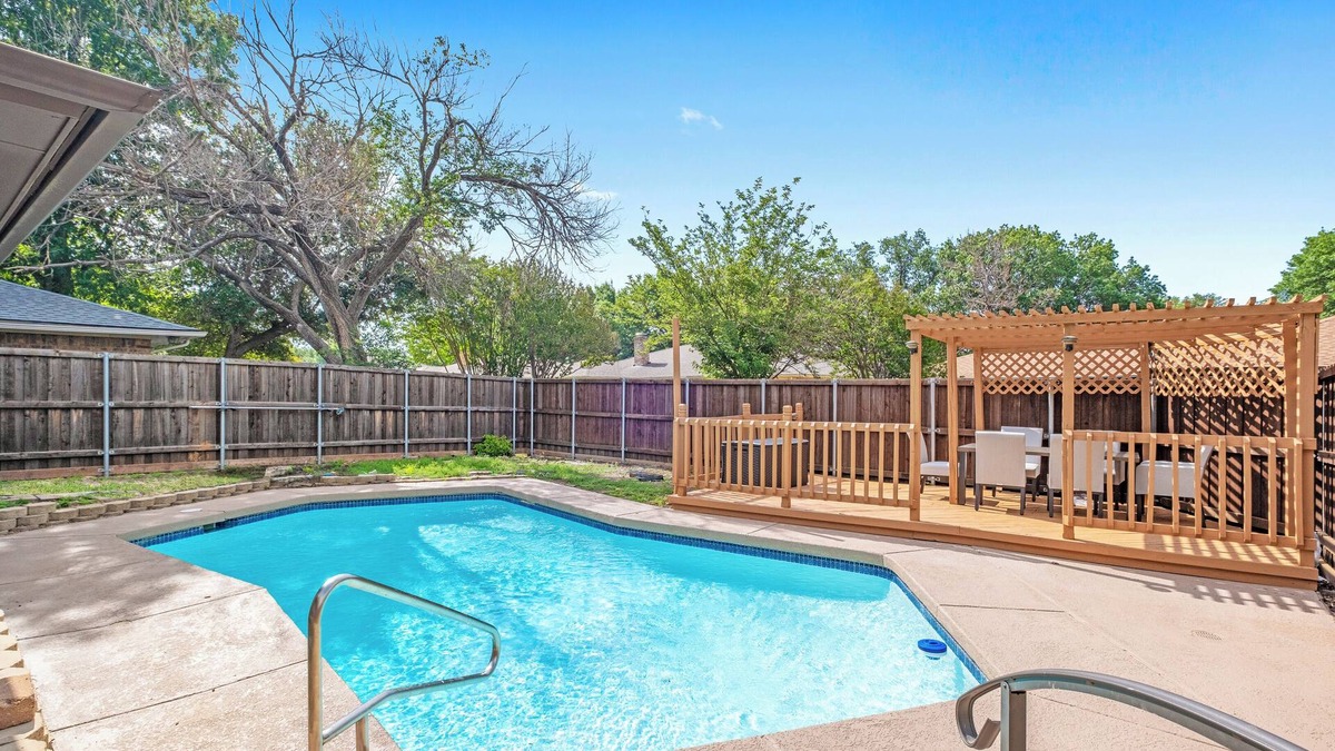 Allen House | Newly remodeled 5BR 3BA w/pool up to 16 ppl