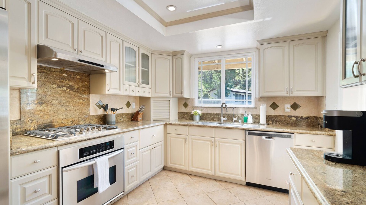 Walnut House | Newly Remodeled Comfortable Home in Walnut 4br/3ba