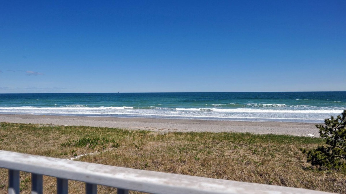 Waveland Condo | Newly remodeled condo with direct beach access