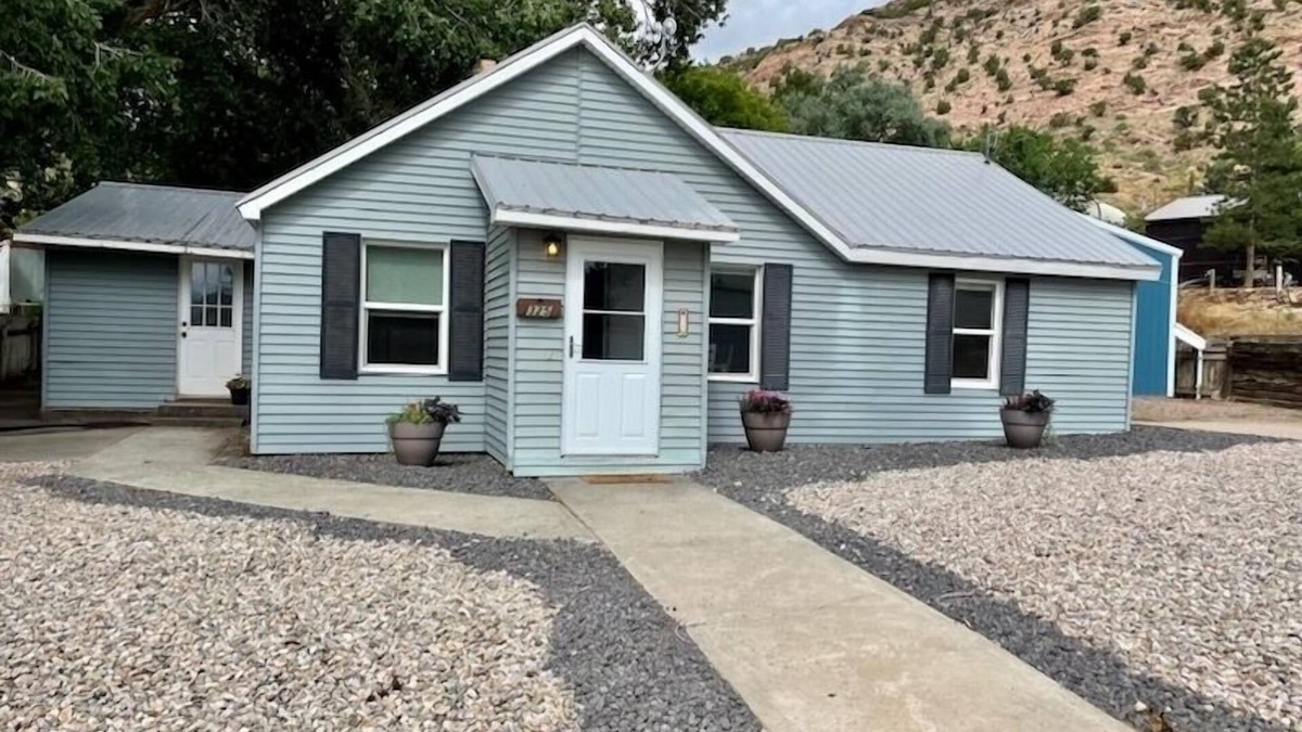 Manila Cottage | Newly remodeled cottage with King beds, and A/C