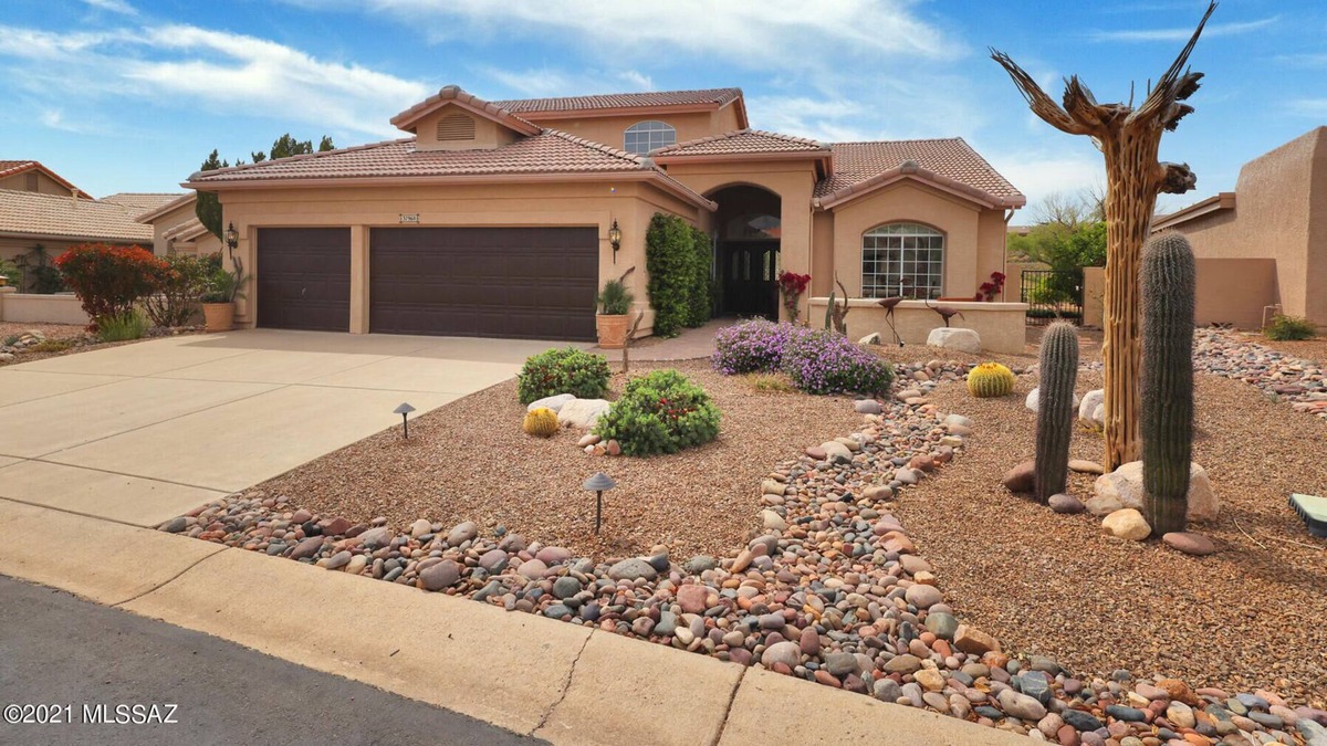 Saddlebrooke House | Newly remodeled home in desirable Saddlebrook Community